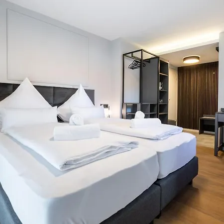 Metropol Garni Hotell 3*